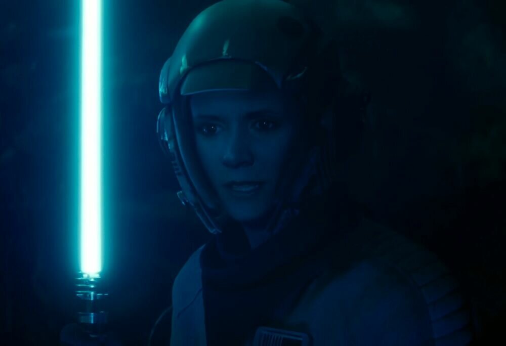 princess leia holds blue lightsaber